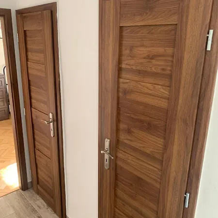 Your 5 With Parking Apartmán