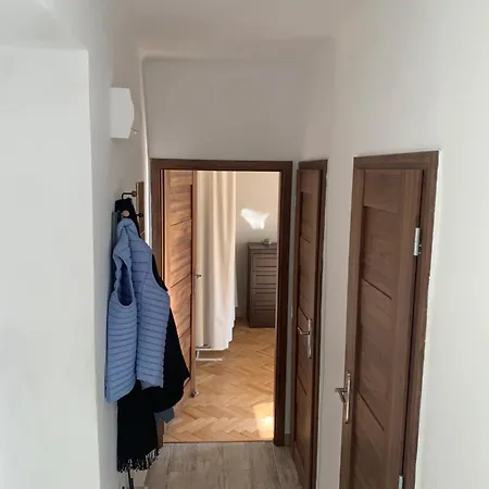 Your 5 With Parking Apartmán *